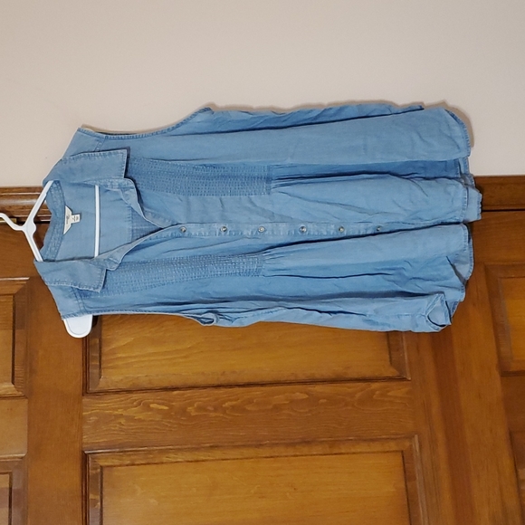 Terra & Sky Tops - 1X Terra Sky sleeveless denim tunic blouse, button down. faded.